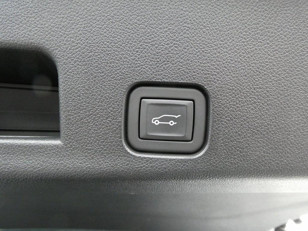 used 2024 Chevrolet Traverse car, priced at $35,495