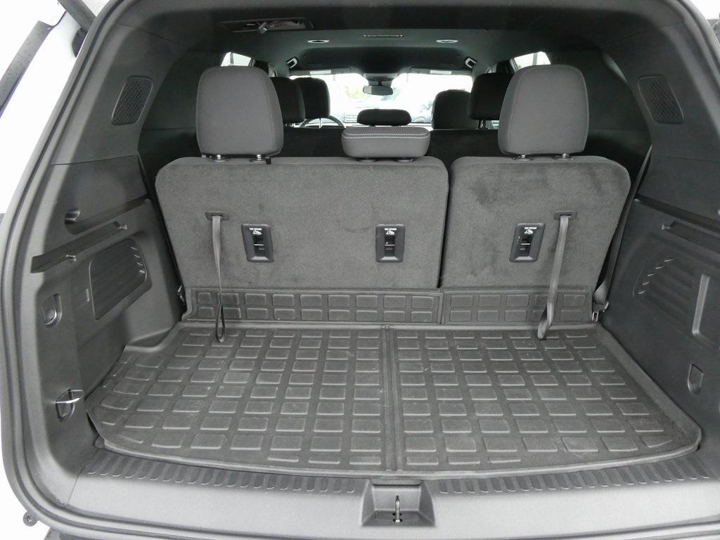 used 2024 Chevrolet Traverse car, priced at $35,495