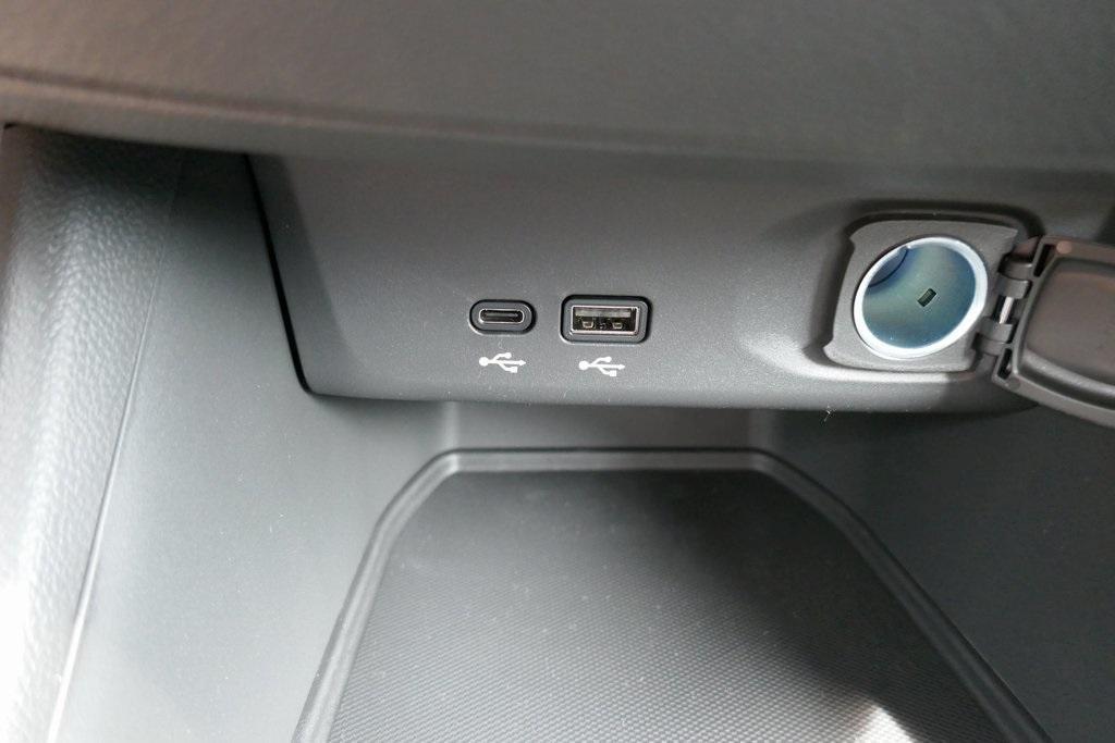 new 2025 Buick Envista car, priced at $26,572
