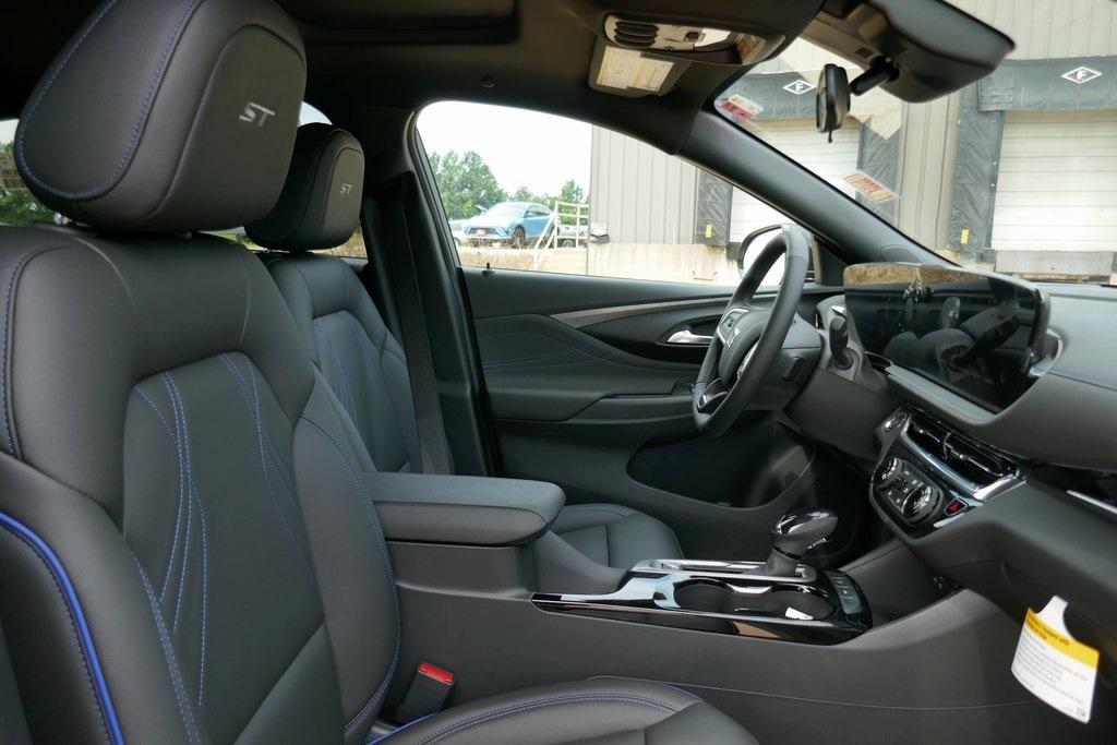 new 2025 Buick Envista car, priced at $26,572