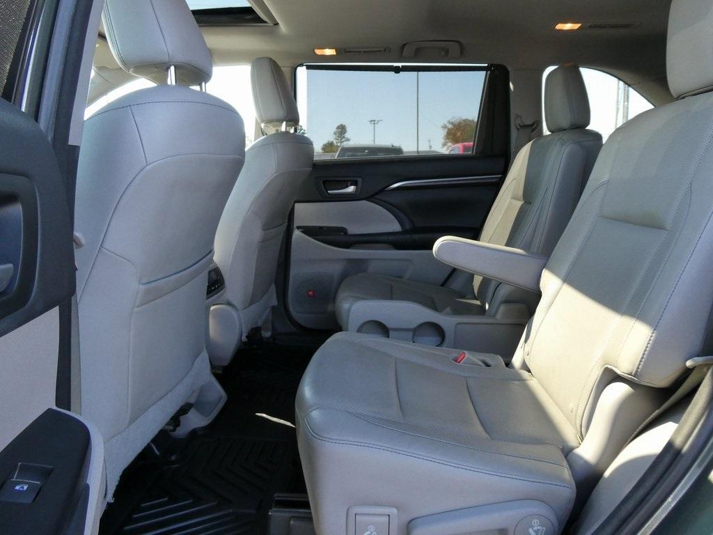 used 2015 Toyota Highlander car, priced at $18,995