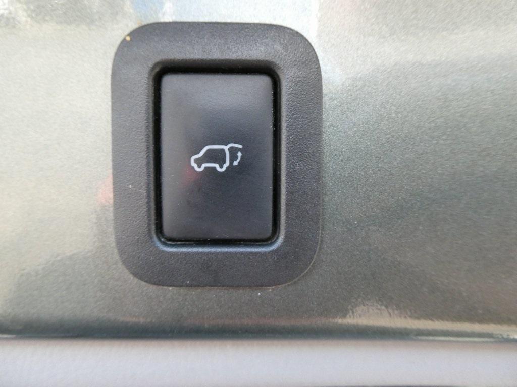 used 2015 Toyota Highlander car, priced at $18,995