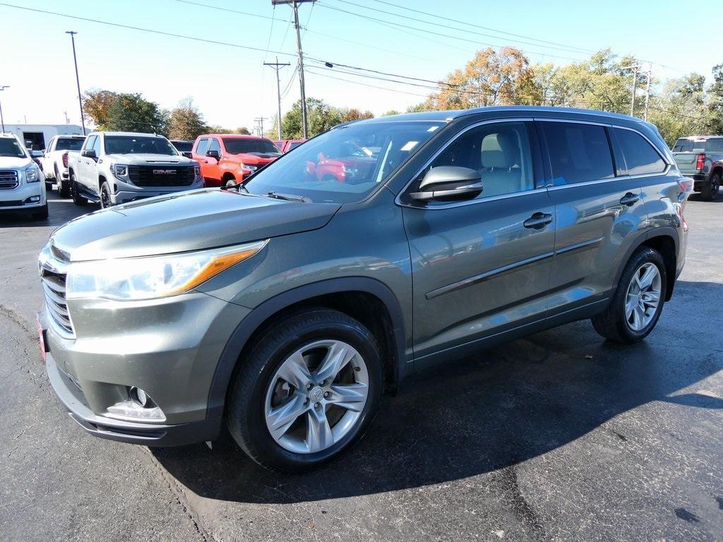 used 2015 Toyota Highlander car, priced at $18,995