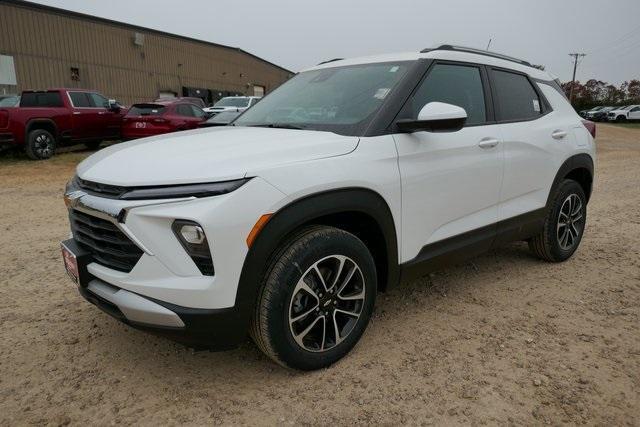 new 2025 Chevrolet TrailBlazer car, priced at $27,597