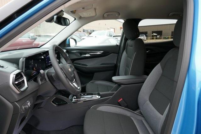 new 2025 Chevrolet TrailBlazer car, priced at $27,004
