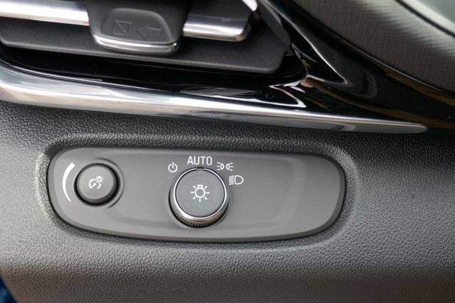 new 2025 Buick Envista car, priced at $26,002