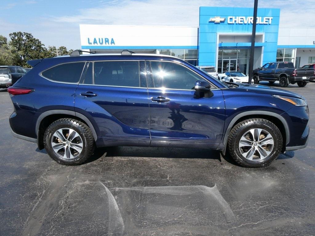 used 2021 Toyota Highlander car, priced at $31,995