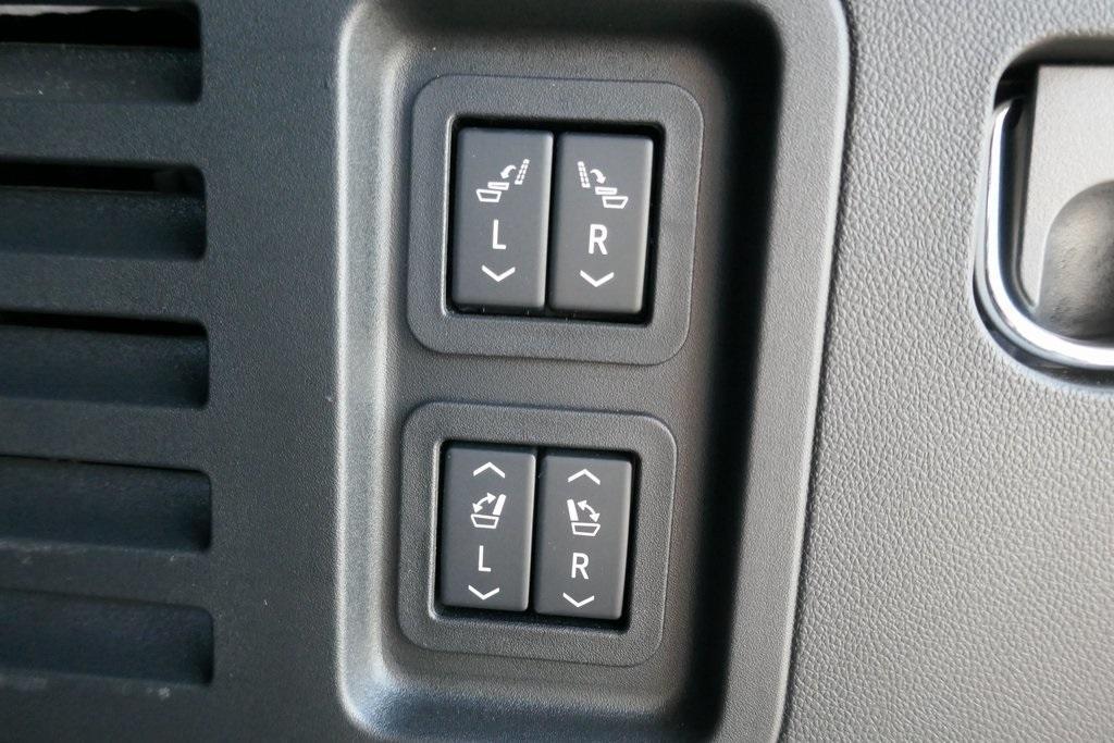 used 2025 Chevrolet Traverse car, priced at $50,995