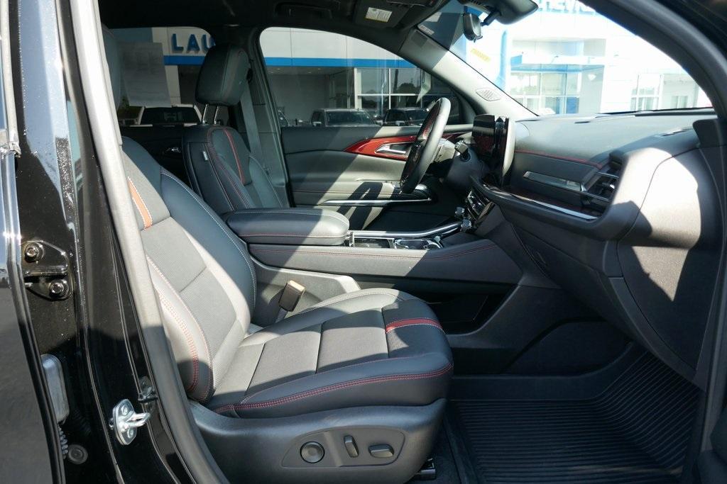 used 2025 Chevrolet Traverse car, priced at $50,995