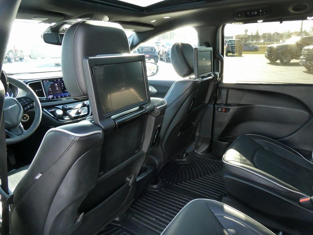 used 2024 Chrysler Pacifica Hybrid car, priced at $31,995