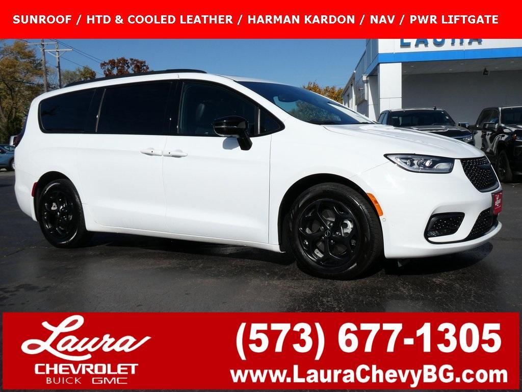 used 2024 Chrysler Pacifica Hybrid car, priced at $31,995