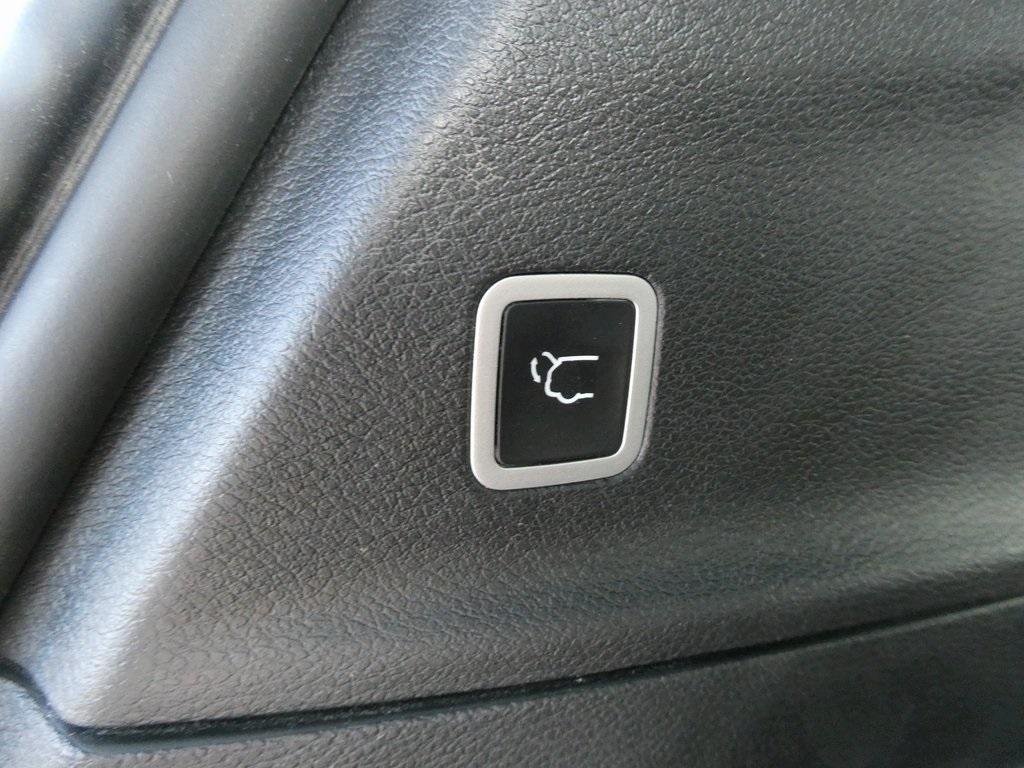 used 2024 Chrysler Pacifica Hybrid car, priced at $31,995