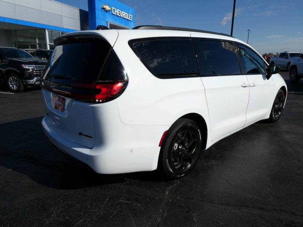 used 2024 Chrysler Pacifica Hybrid car, priced at $31,995