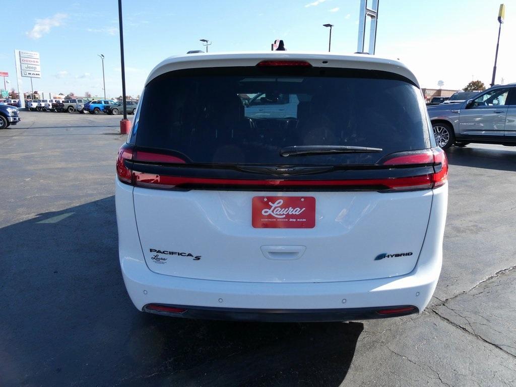used 2024 Chrysler Pacifica Hybrid car, priced at $31,995