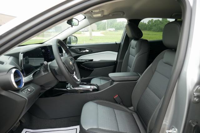 new 2025 Chevrolet Trax car