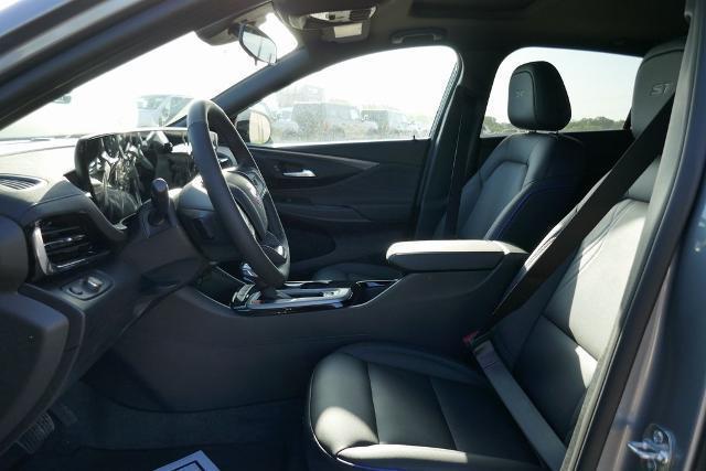new 2025 Buick Envista car, priced at $28,072