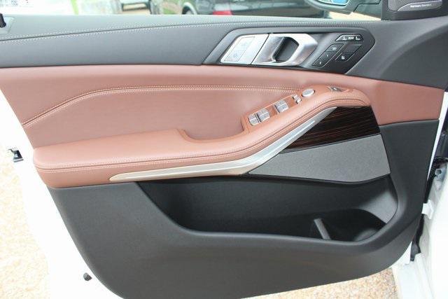 new 2026 BMW X7 car, priced at $93,095