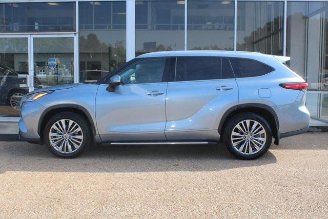 used 2021 Toyota Highlander car, priced at $40,000