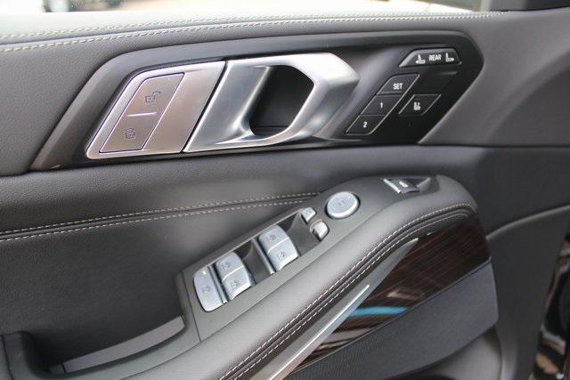 new 2026 BMW X7 car, priced at $91,085