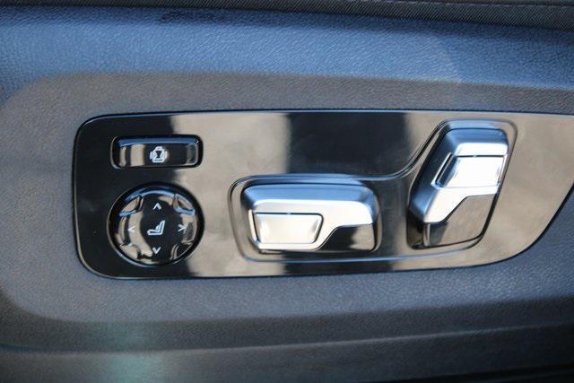 new 2026 BMW X7 car, priced at $92,225