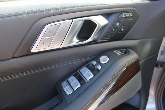 new 2026 BMW X7 car, priced at $92,225