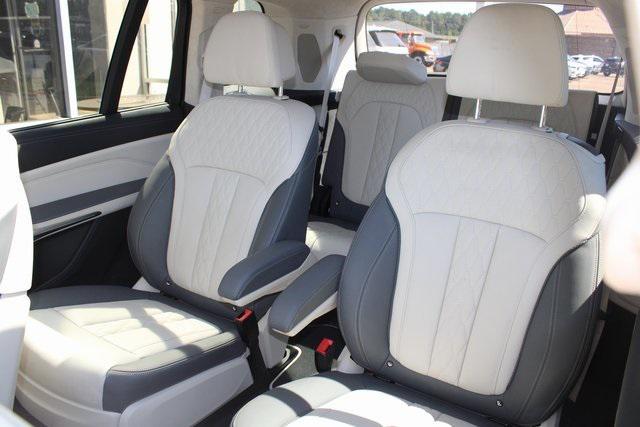 used 2025 BMW X7 car, priced at $82,033