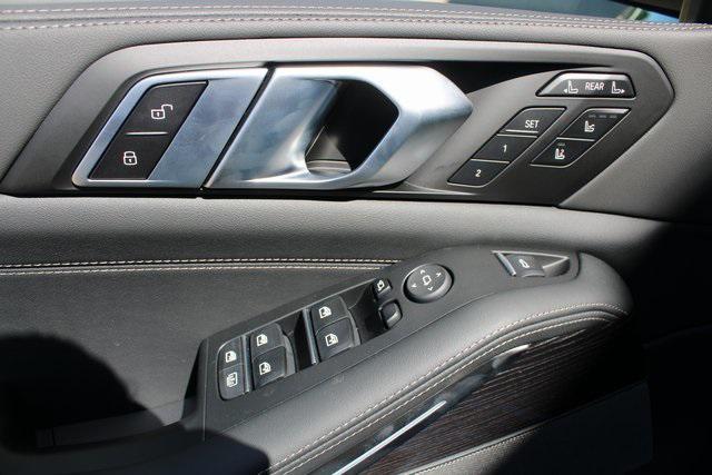 new 2026 BMW X7 car, priced at $122,905