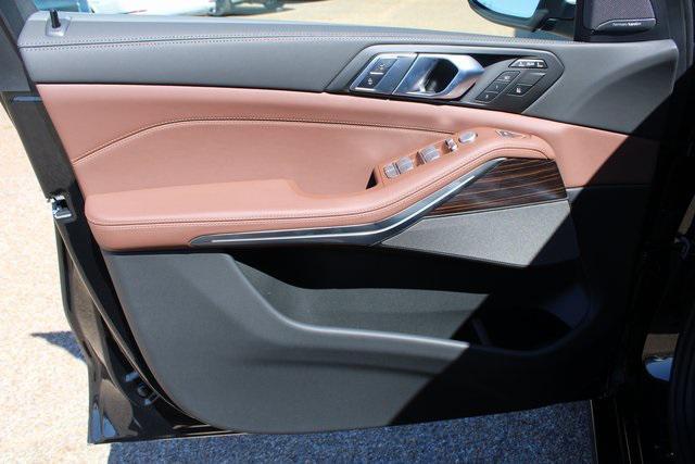 new 2026 BMW X7 car, priced at $91,255