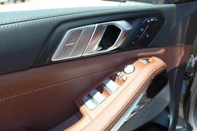 new 2026 BMW X7 car, priced at $93,185