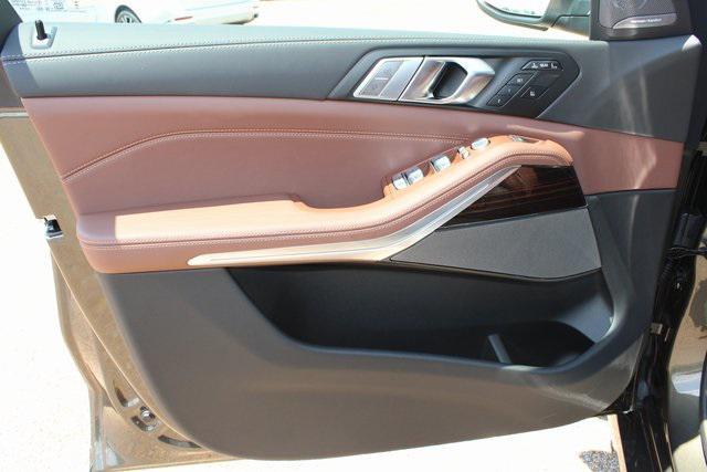 new 2026 BMW X7 car, priced at $93,185