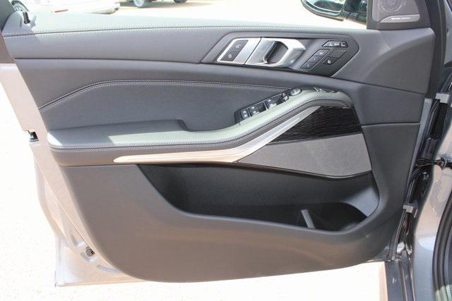 new 2026 BMW X7 car, priced at $96,085