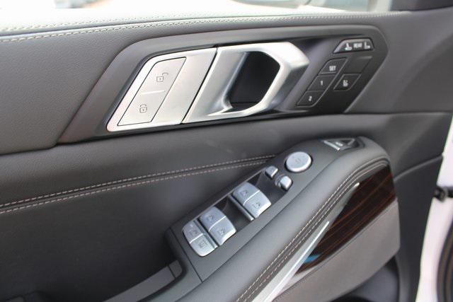 new 2026 BMW X7 car, priced at $89,425