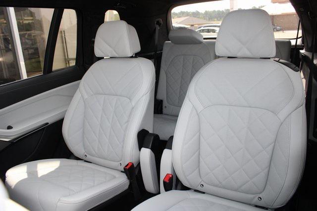 new 2026 BMW X7 car, priced at $95,035
