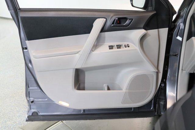 used 2012 Toyota Highlander car, priced at $13,425