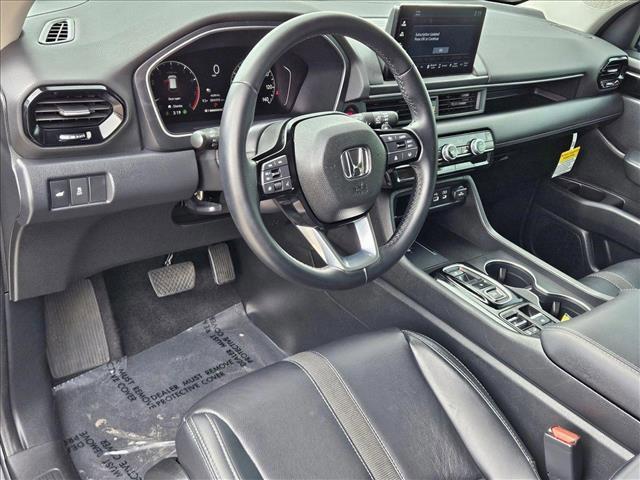 used 2025 Honda Pilot car, priced at $42,641