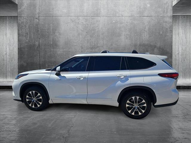 used 2020 Toyota Highlander Hybrid car, priced at $31,992