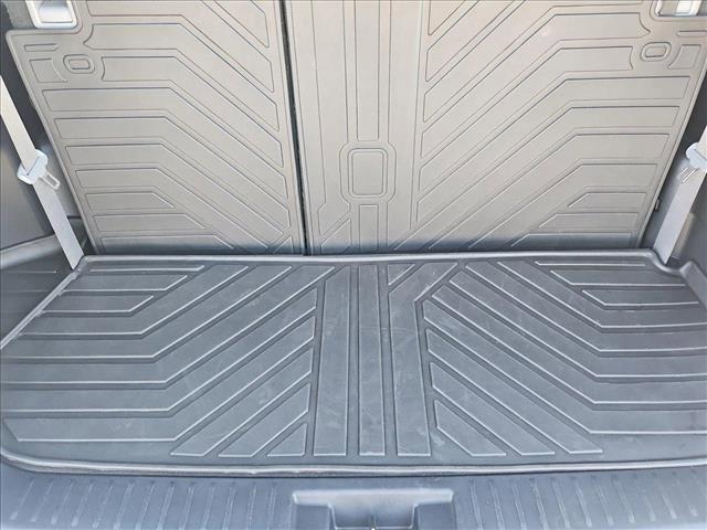 used 2020 Toyota Highlander Hybrid car, priced at $31,992