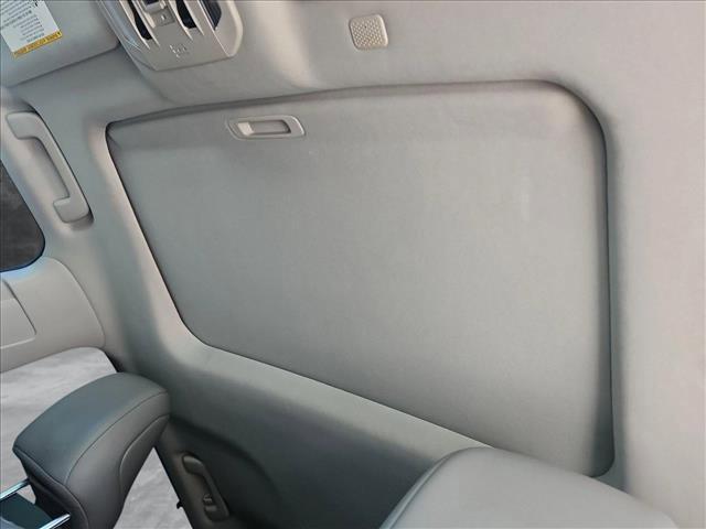 used 2020 Toyota Highlander Hybrid car, priced at $31,992