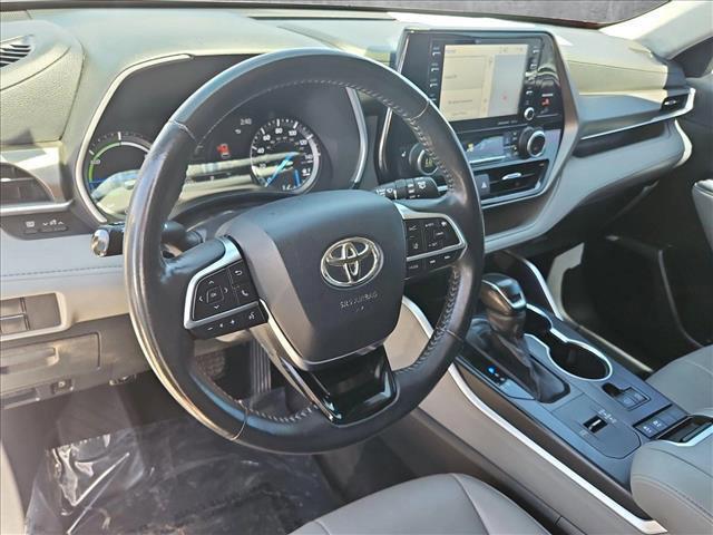 used 2020 Toyota Highlander Hybrid car, priced at $31,992