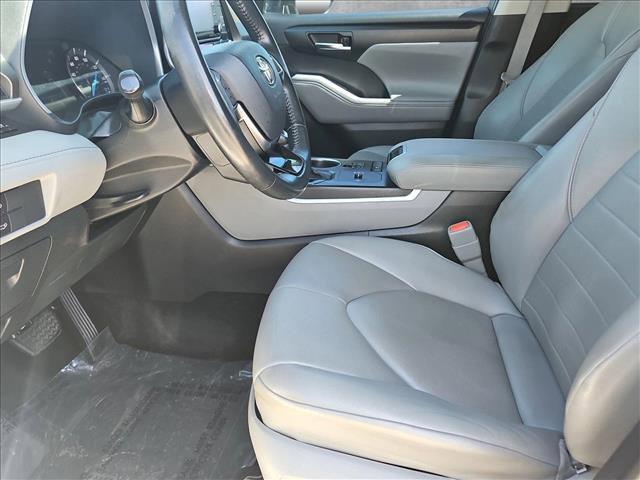used 2020 Toyota Highlander Hybrid car, priced at $31,992