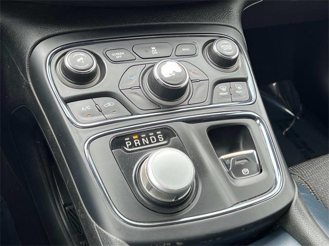 used 2015 Chrysler 200 car, priced at $8,995