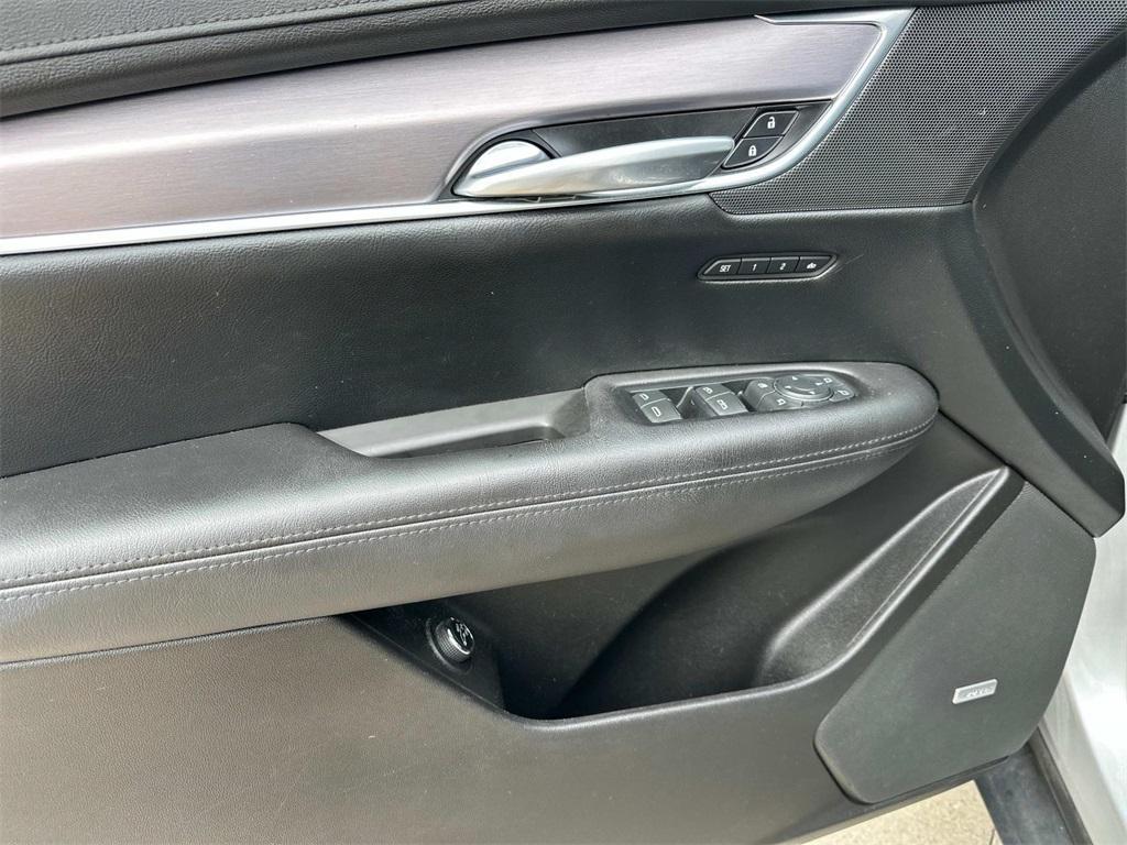 used 2019 Cadillac XT5 car, priced at $19,043