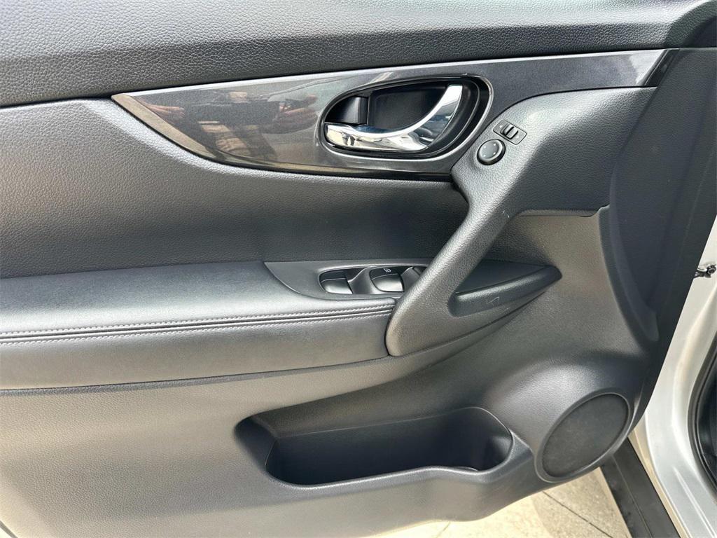 used 2018 Nissan Rogue car, priced at $10,000