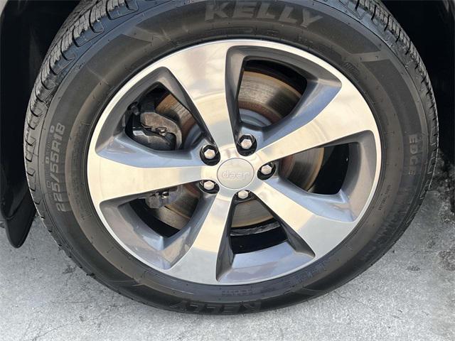 used 2019 Jeep Cherokee car, priced at $15,995