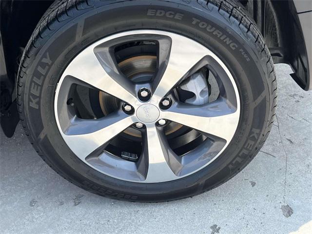 used 2019 Jeep Cherokee car, priced at $15,995