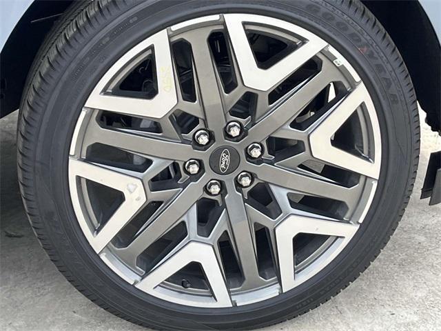 new 2025 Ford Expedition car, priced at $91,935
