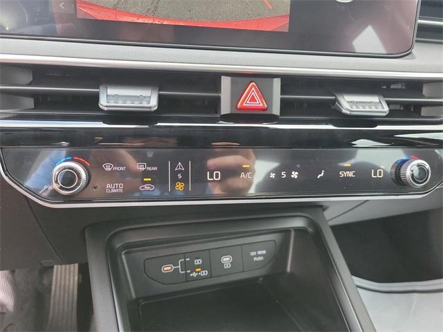 new 2025 Kia K5 car, priced at $27,670
