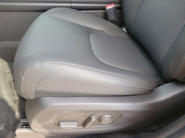 new 2025 Kia Carnival Hybrid car, priced at $54,060