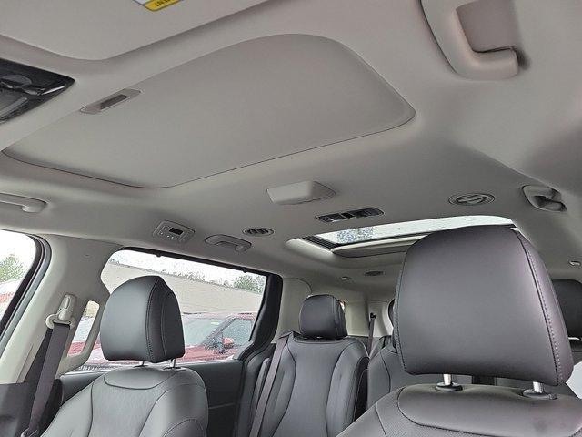 new 2025 Kia Carnival car, priced at $48,590