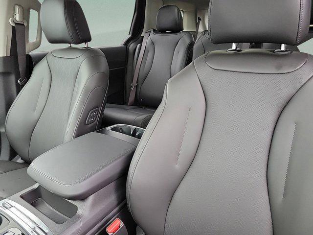 new 2025 Kia Carnival car, priced at $48,590